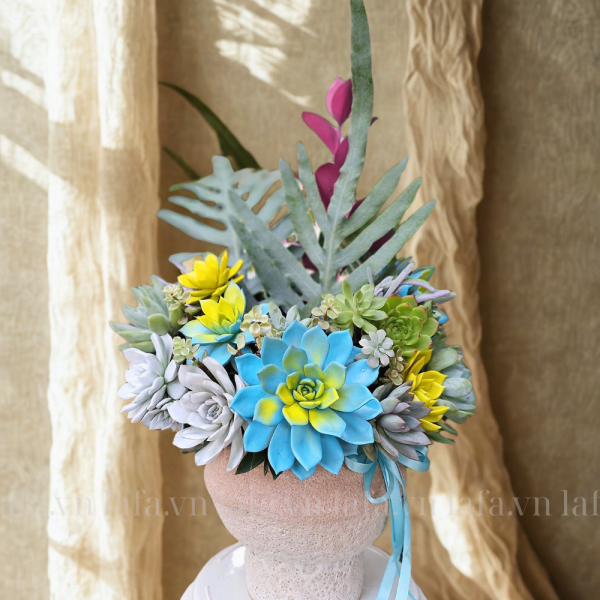 Bình hoa sen đá cánh buồm